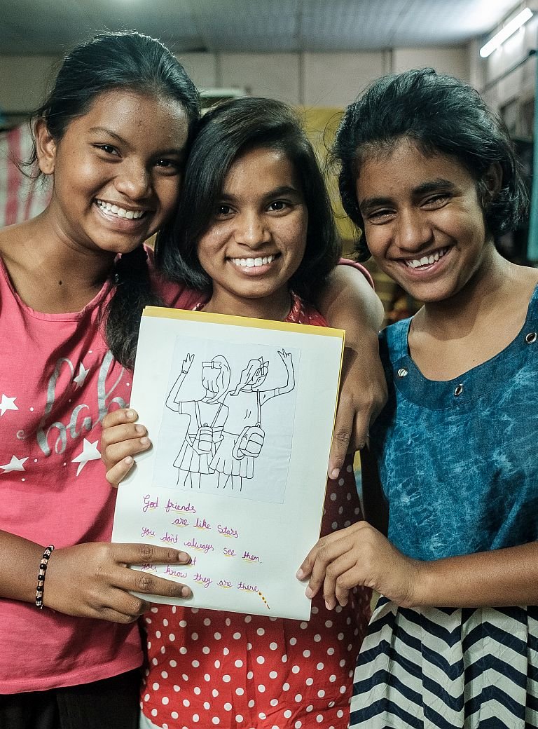 Drei Mädchen im Heim der Don Bosco Schwestern in Secunderabad