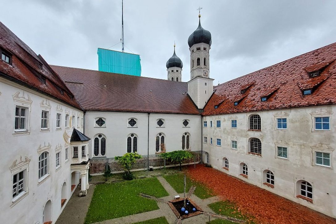 Nach dem Unwetter im Kloster Benediktbeuern erste Maßnahmen gegen den Regen 