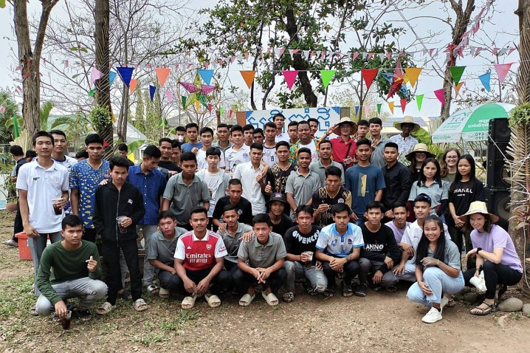 Gruppenbild der Schülerinnen und Schüler des Don Bosco Berufsbildungszentrums für technische Berufe in Phnom Penh