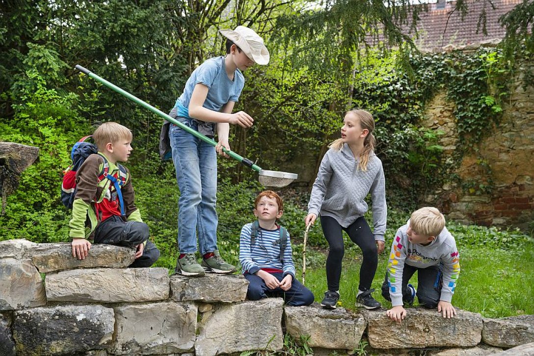 Kindergruppe bei den Öko-Erlebnistagen der Umweltstation im Kloster Ensdorf 