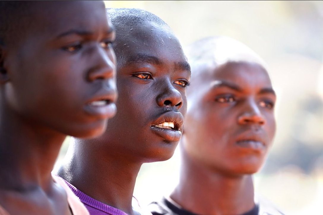 drei Jungen in der Einrichtung Bosco Boys der Salesianer Don Boscos in Nairobi